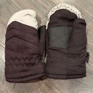 Thinsulate Black and White Mittens small youth size 2:24